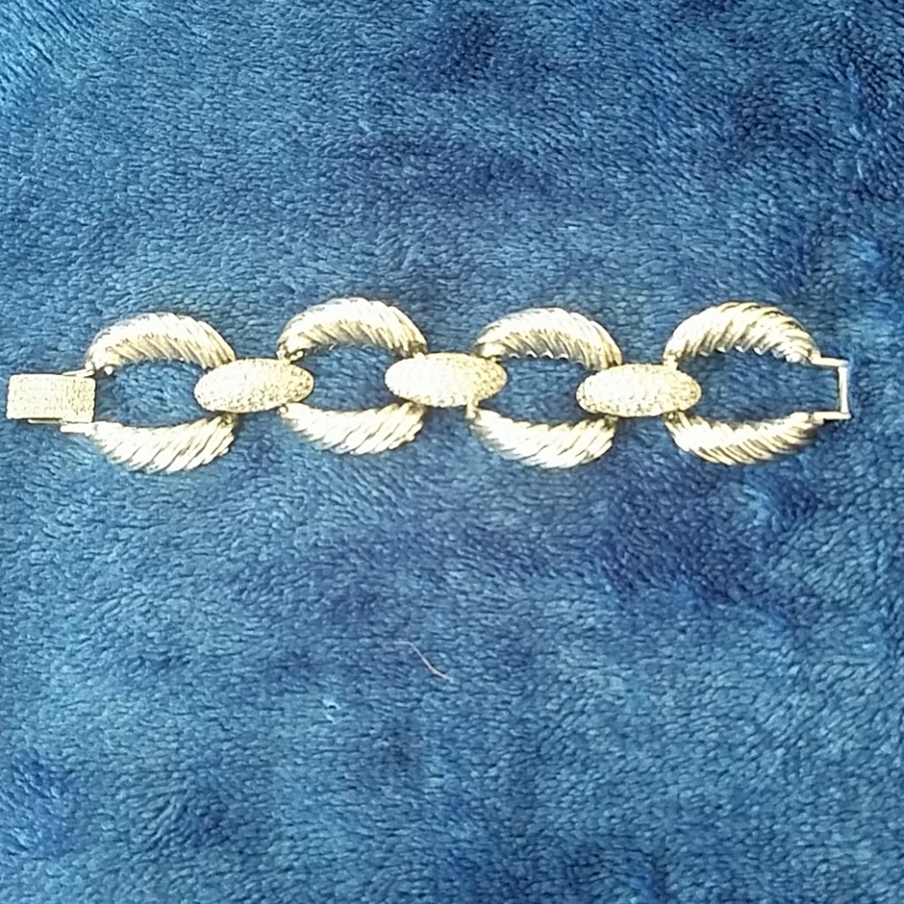 BANANA REPUBLIC Chunky Rhinestone/Silvertone Bracelet